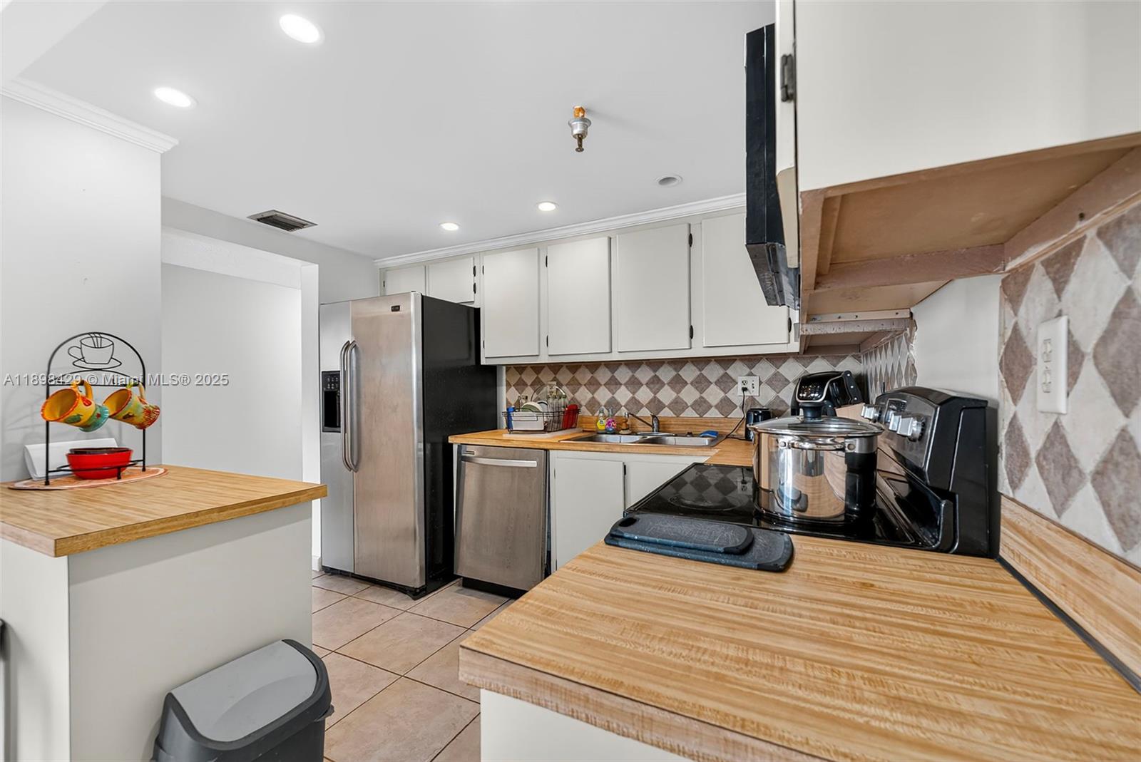 See details 1415 0 / 1 732 sq. ft. $ 2025-10-18 0 Photo