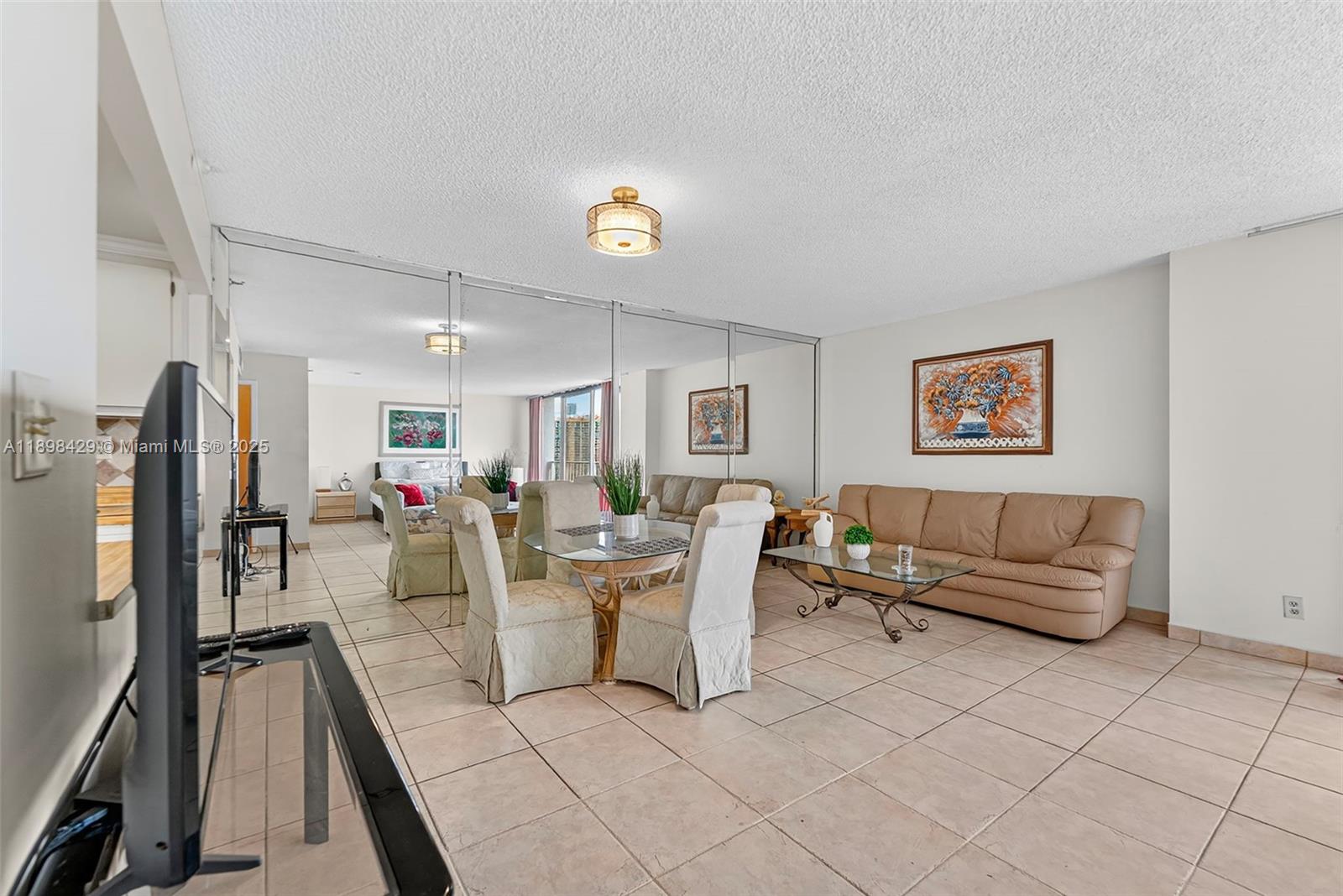 See details 1415 0 / 1 732 sq. ft. $ 2025-10-18 0 Photo