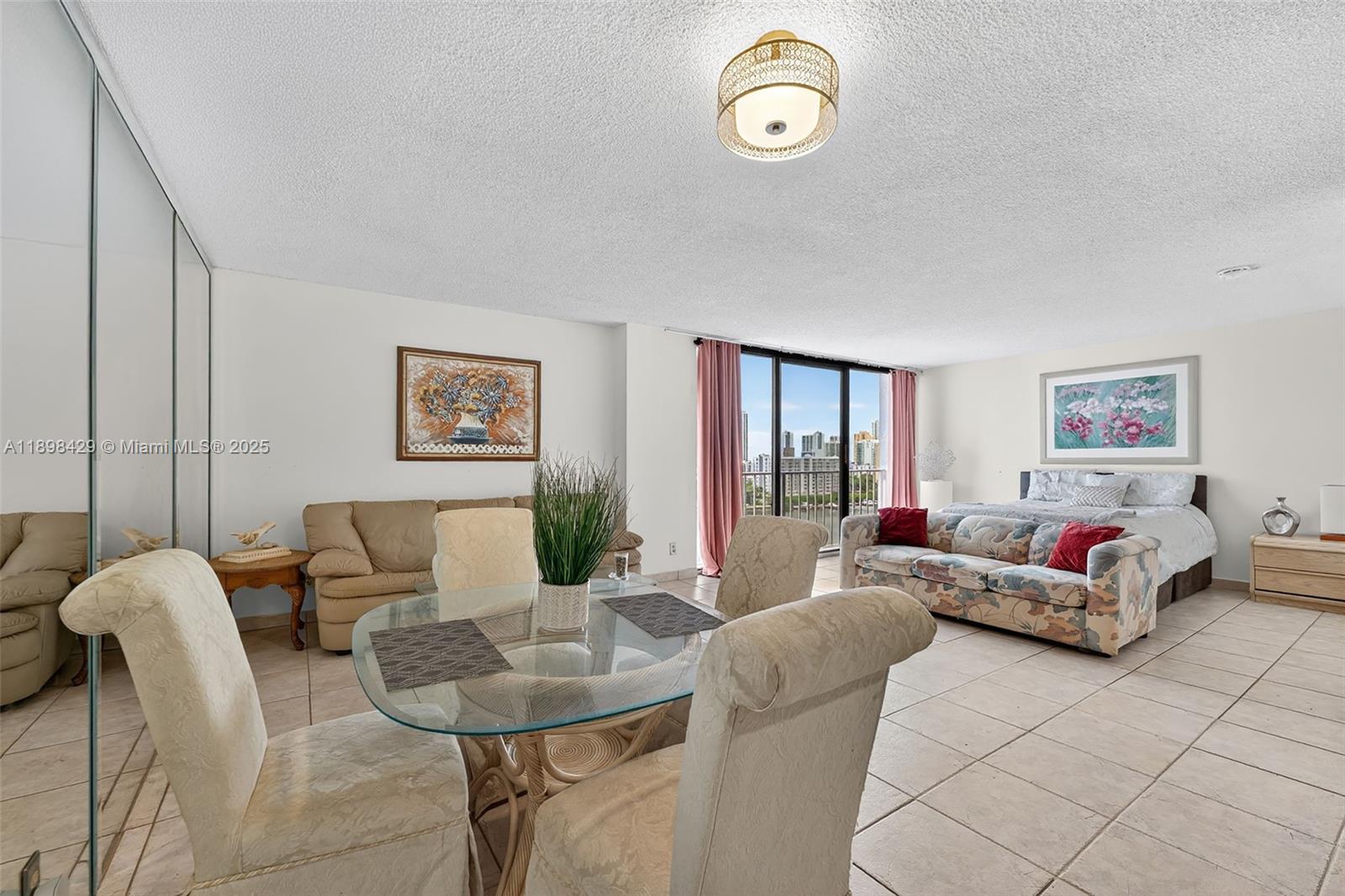 See details 1415 0 / 1 732 sq. ft. $ 2025-10-18 0 Photo