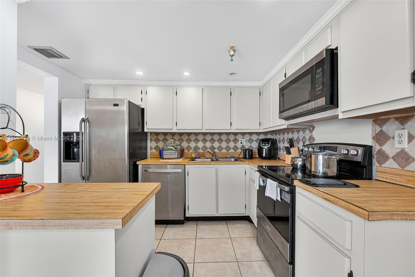 See details 1415 0 / 1 732 sq. ft. $ 2025-10-18 0 Photo