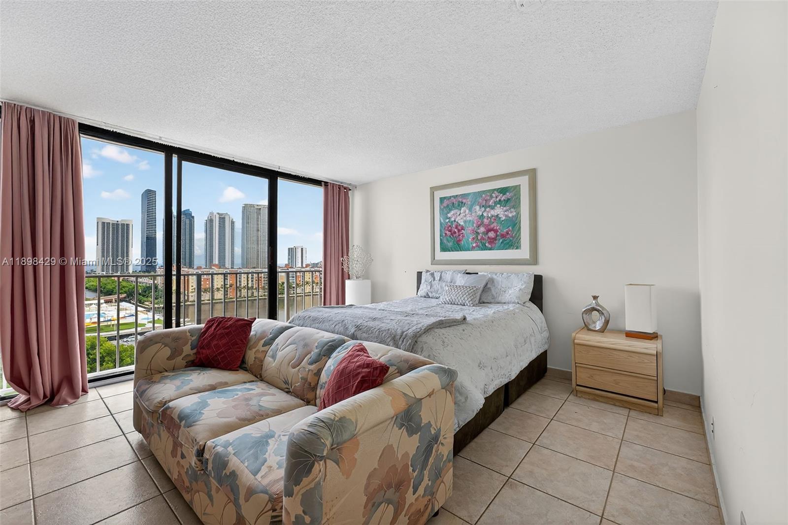 See details 1415 0 / 1 732 sq. ft. $ 2025-10-18 0 Photo