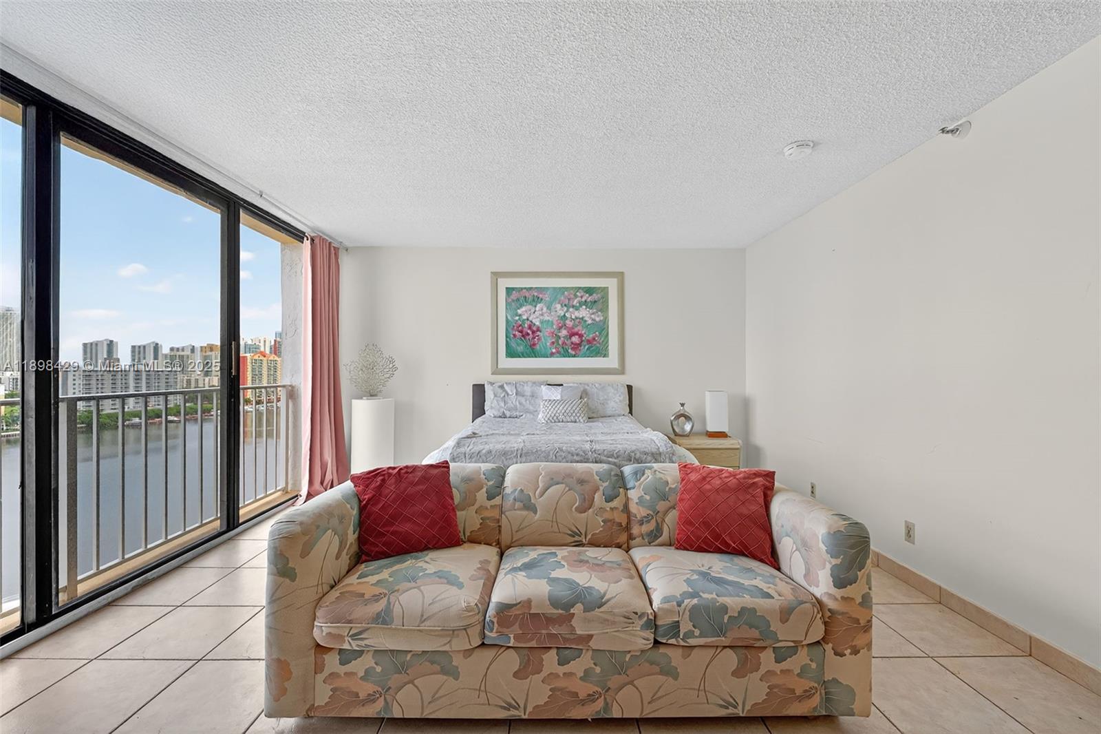 See details 1415 0 / 1 732 sq. ft. $ 2025-10-18 0 Photo