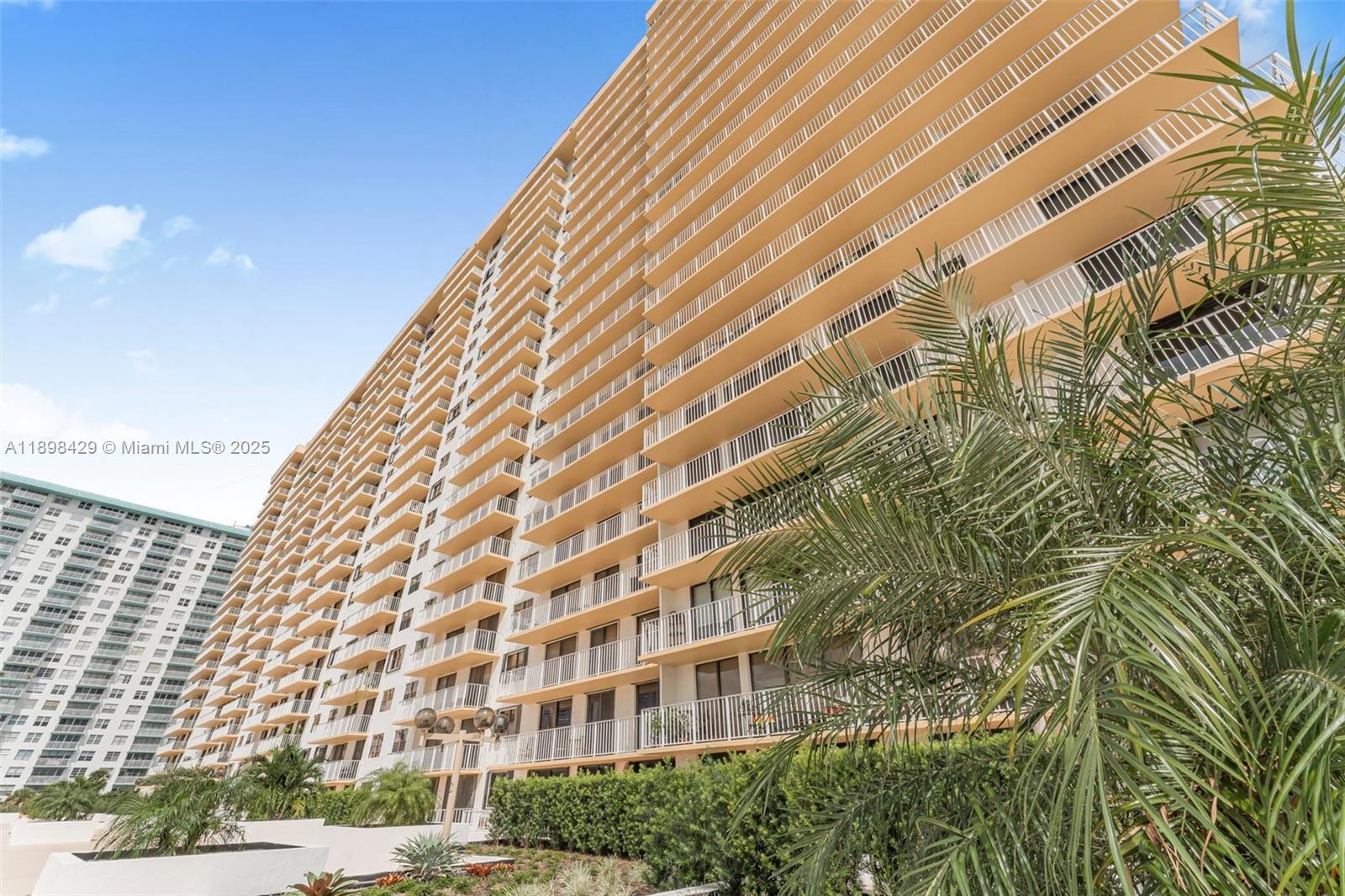 See details 1415 0 / 1 732 sq. ft. $ 2025-10-18 0 Photo
