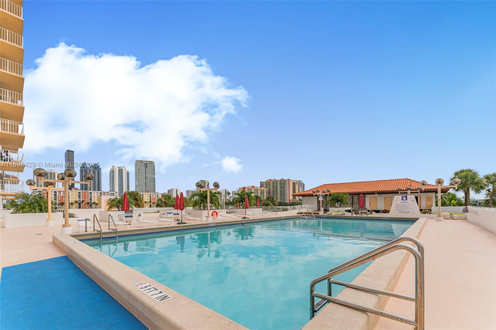 See details 1415 0 / 1 732 sq. ft. $ 2025-10-18 0 Photo