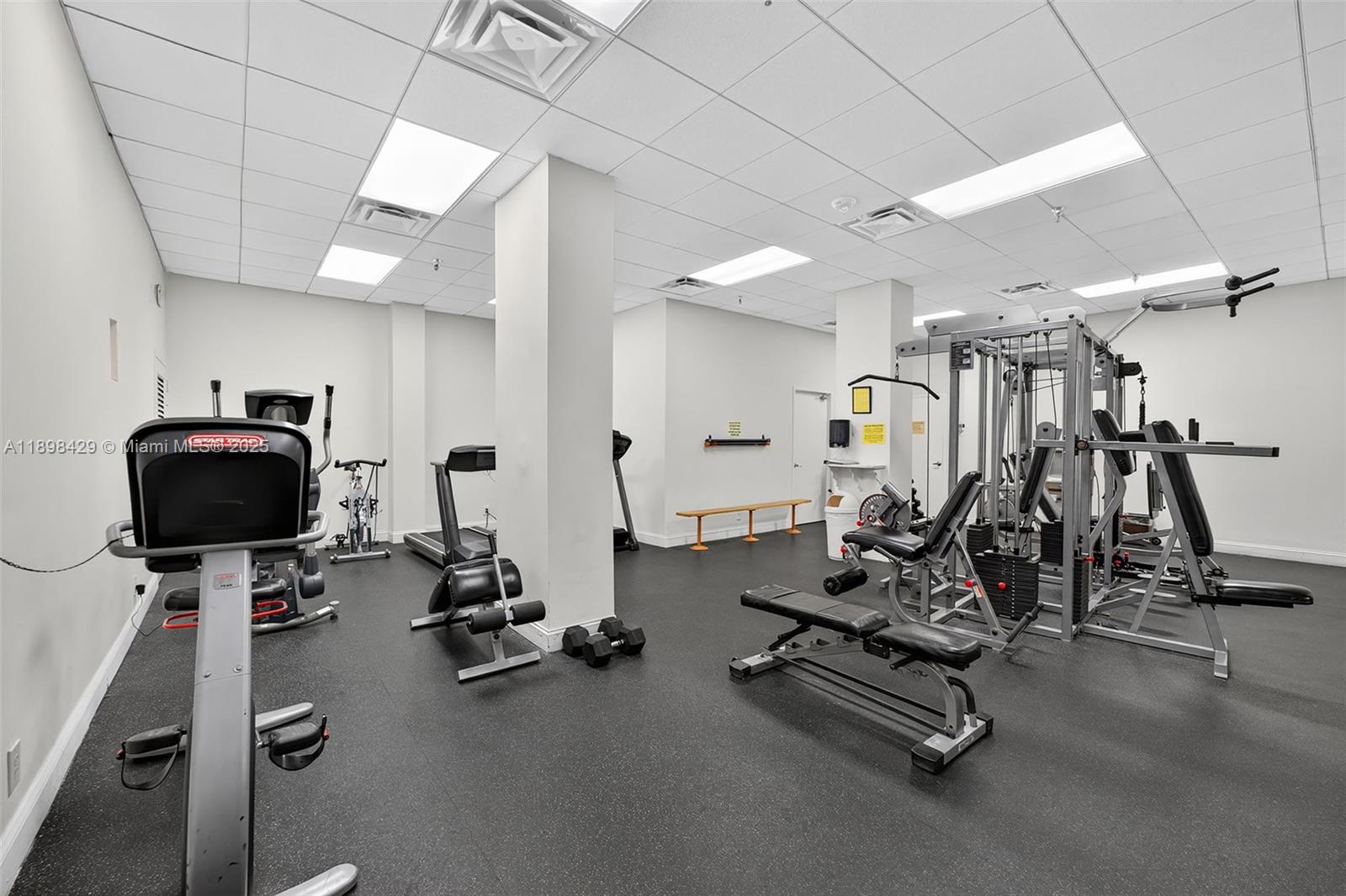 See details 1415 0 / 1 732 sq. ft. $ 2025-10-18 0 Photo
