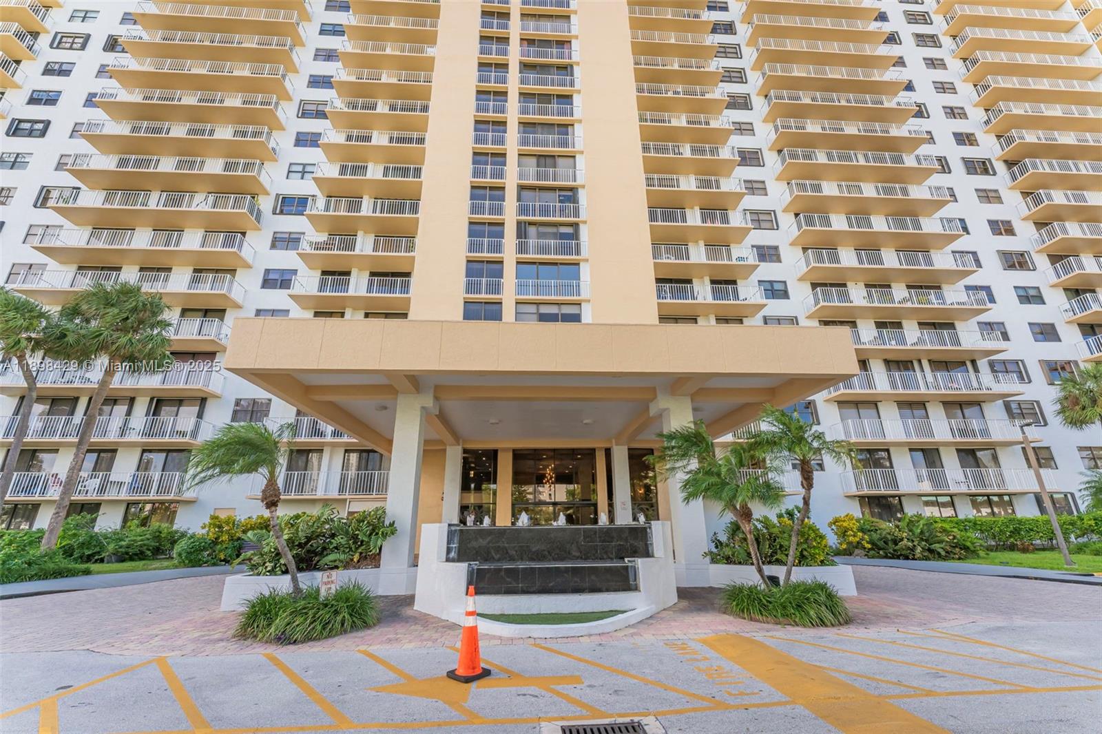 See details 1415 0 / 1 732 sq. ft. $ 2025-10-18 0 Photo