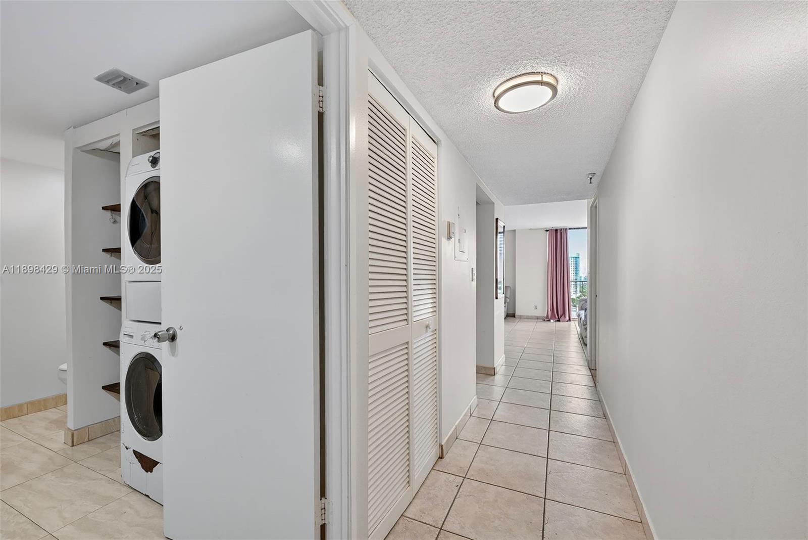 See details 1415 0 / 1 732 sq. ft. $ 2025-10-18 0 Photo