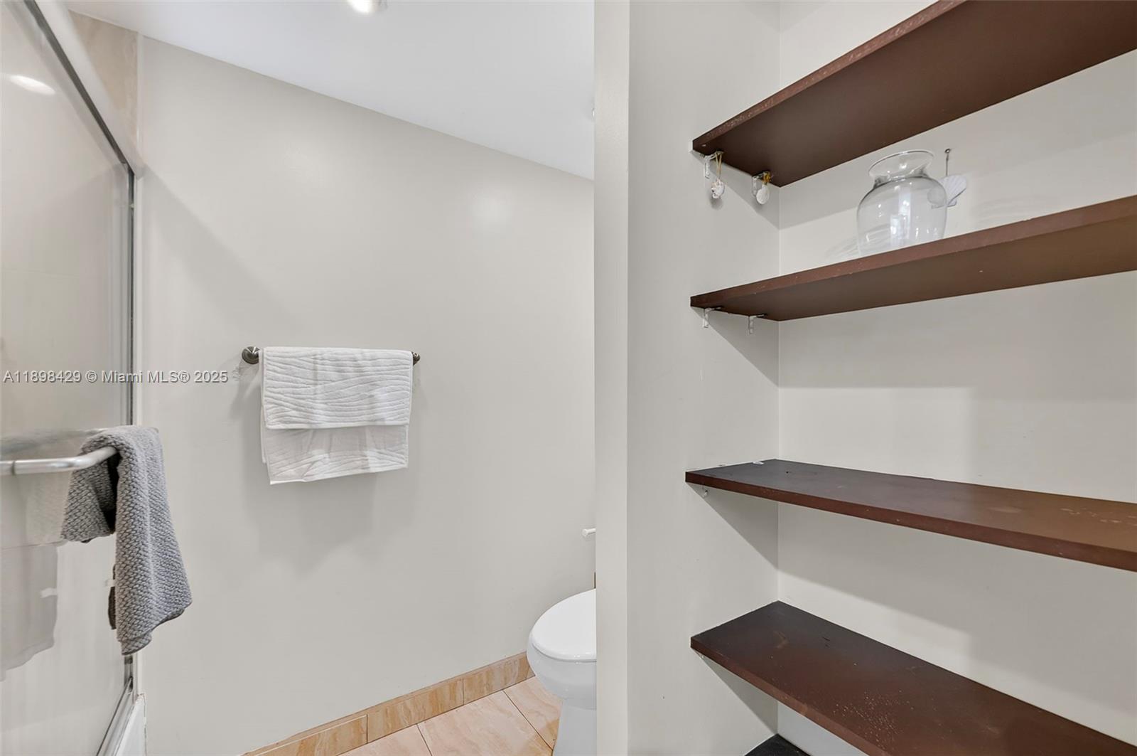 See details 1415 0 / 1 732 sq. ft. $ 2025-10-18 0 Photo