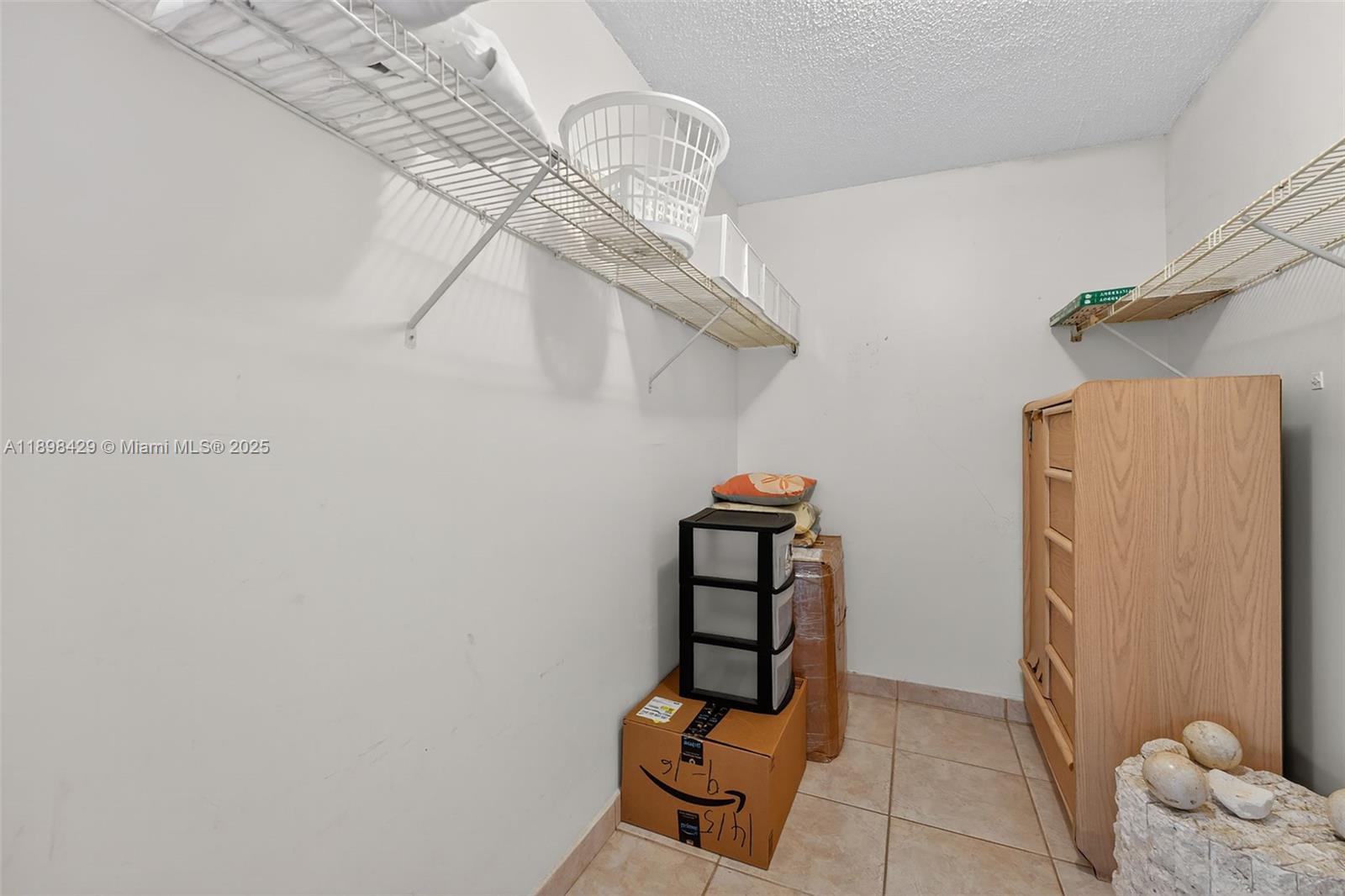 See details 1415 0 / 1 732 sq. ft. $ 2025-10-18 0 Photo