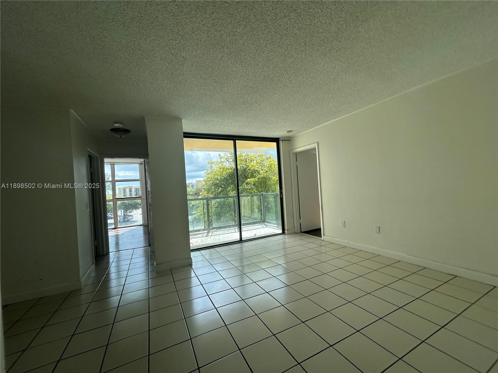 See details 418-2 2 / 2 898 sq. ft. $ 2025-10-18 0 Photo