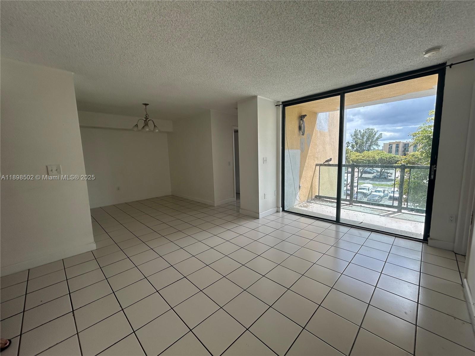 See details 418-2 2 / 2 898 sq. ft. $ 2025-10-18 0 Photo