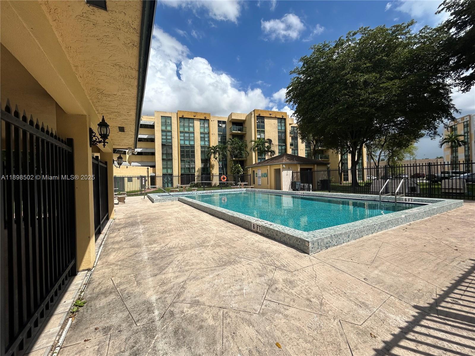 See details 418-2 2 / 2 898 sq. ft. $ 2025-10-18 0 Photo