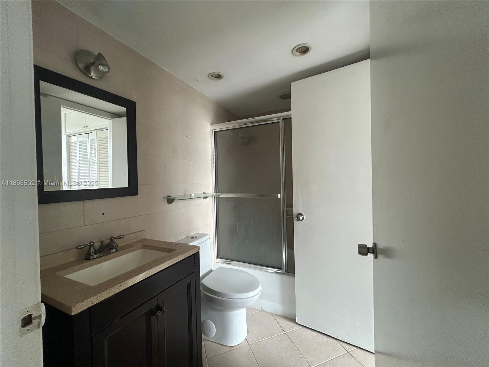 See details 418-2 2 / 2 898 sq. ft. $ 2025-10-18 0 Photo