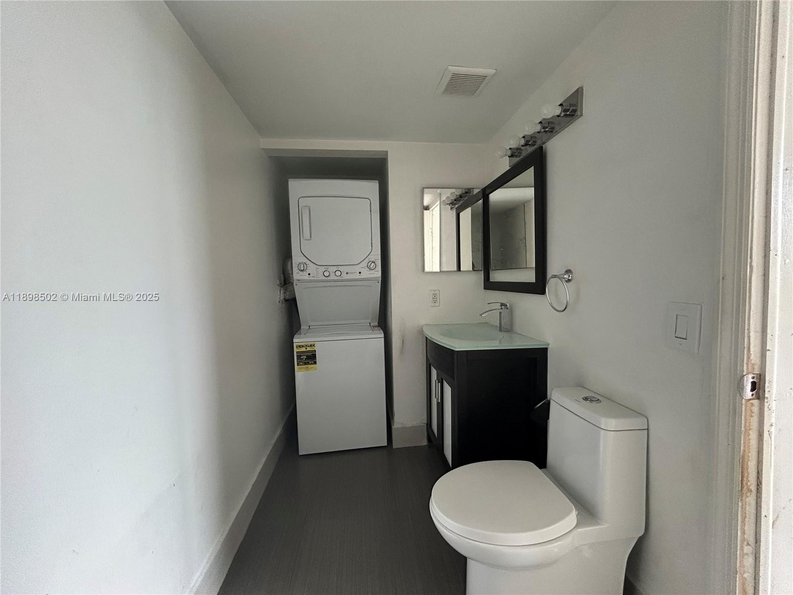 See details 418-2 2 / 2 898 sq. ft. $ 2025-10-18 0 Photo