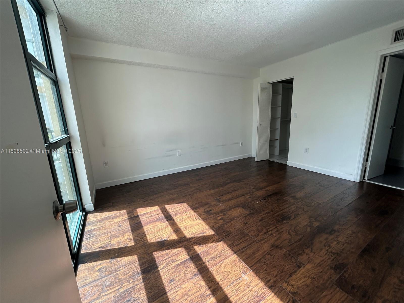 See details 418-2 2 / 2 898 sq. ft. $ 2025-10-18 0 Photo