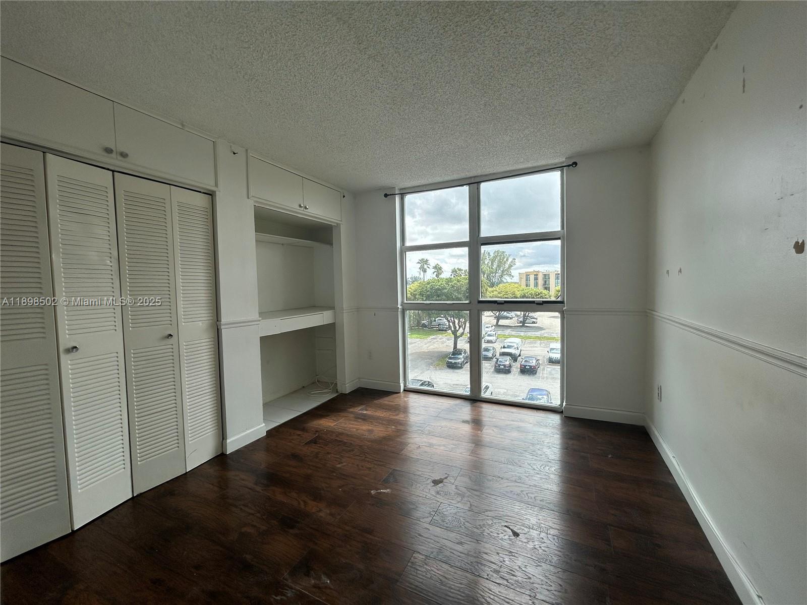 See details 418-2 2 / 2 898 sq. ft. $ 2025-10-18 0 Photo
