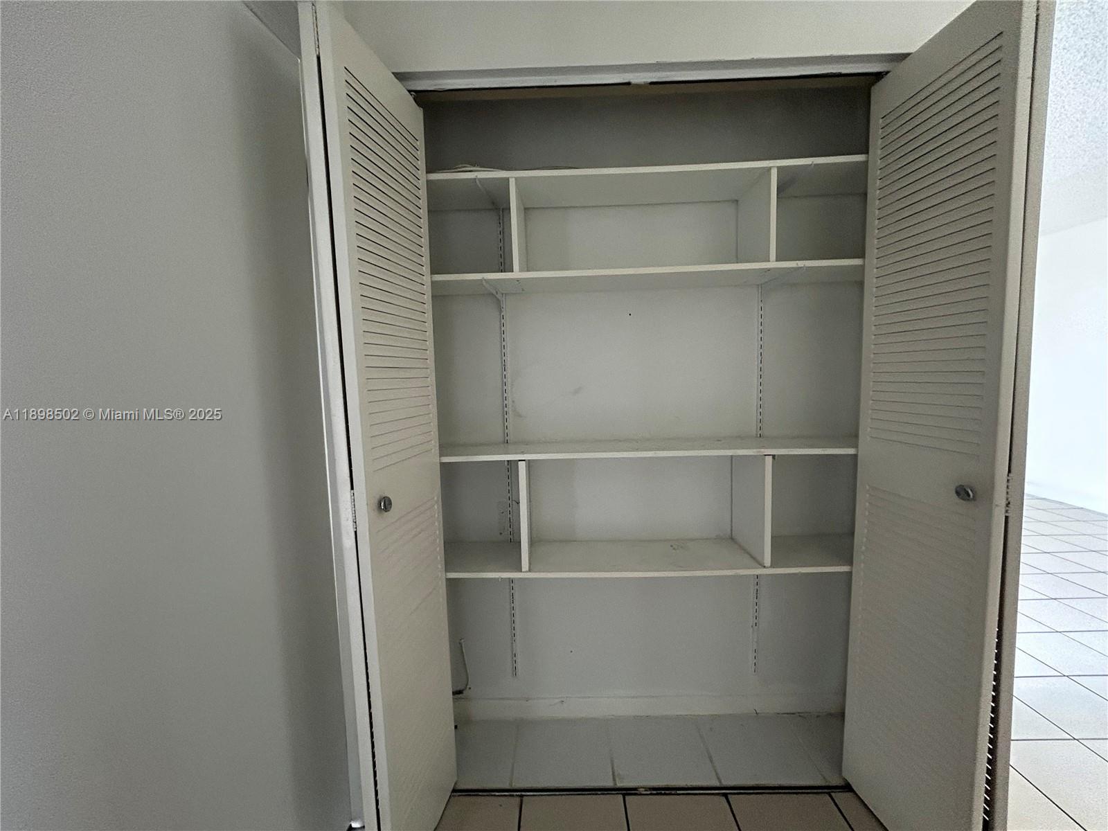 See details 418-2 2 / 2 898 sq. ft. $ 2025-10-18 0 Photo