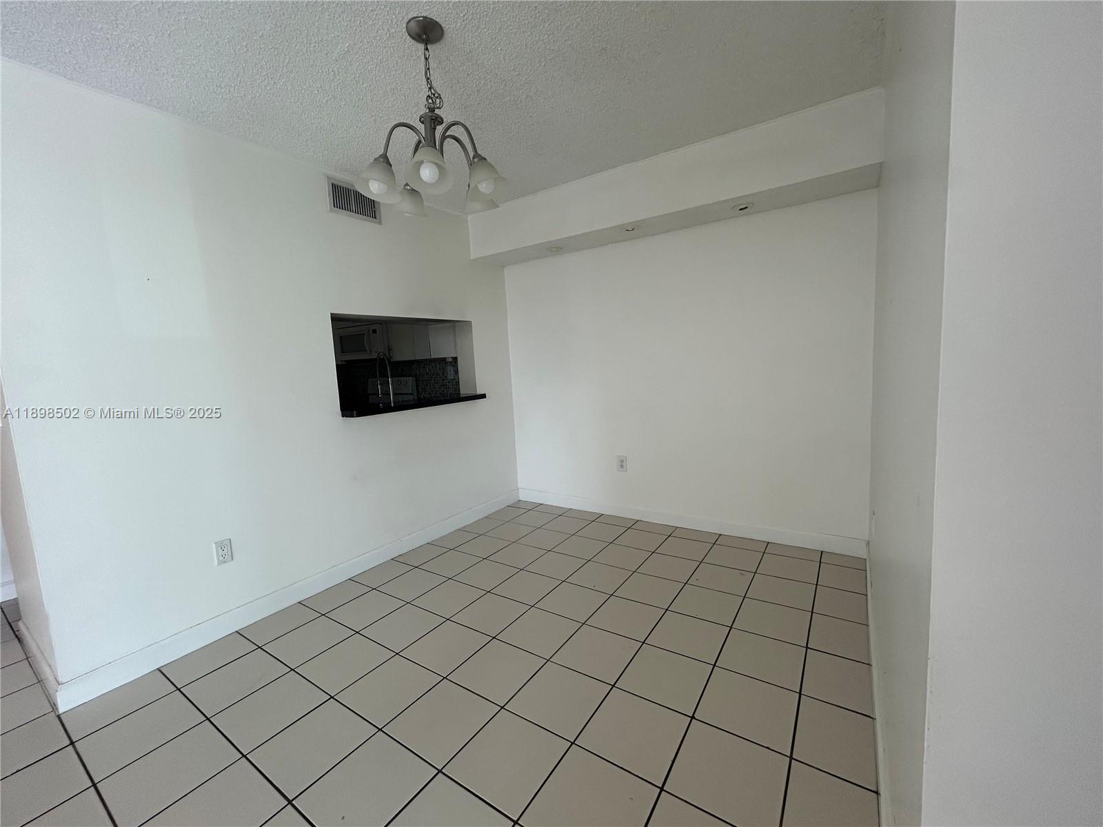 See details 418-2 2 / 2 898 sq. ft. $ 2025-10-18 0 Photo