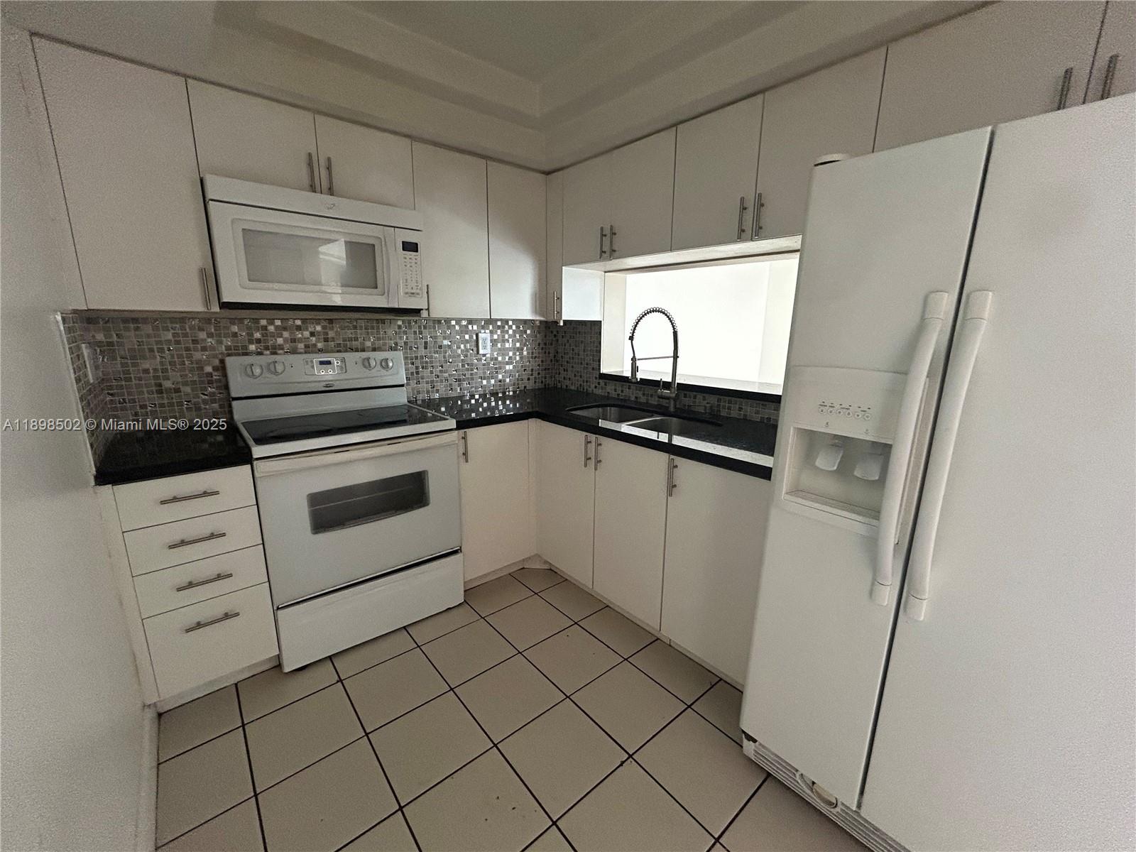 See details 418-2 2 / 2 898 sq. ft. $ 2025-10-18 0 Photo