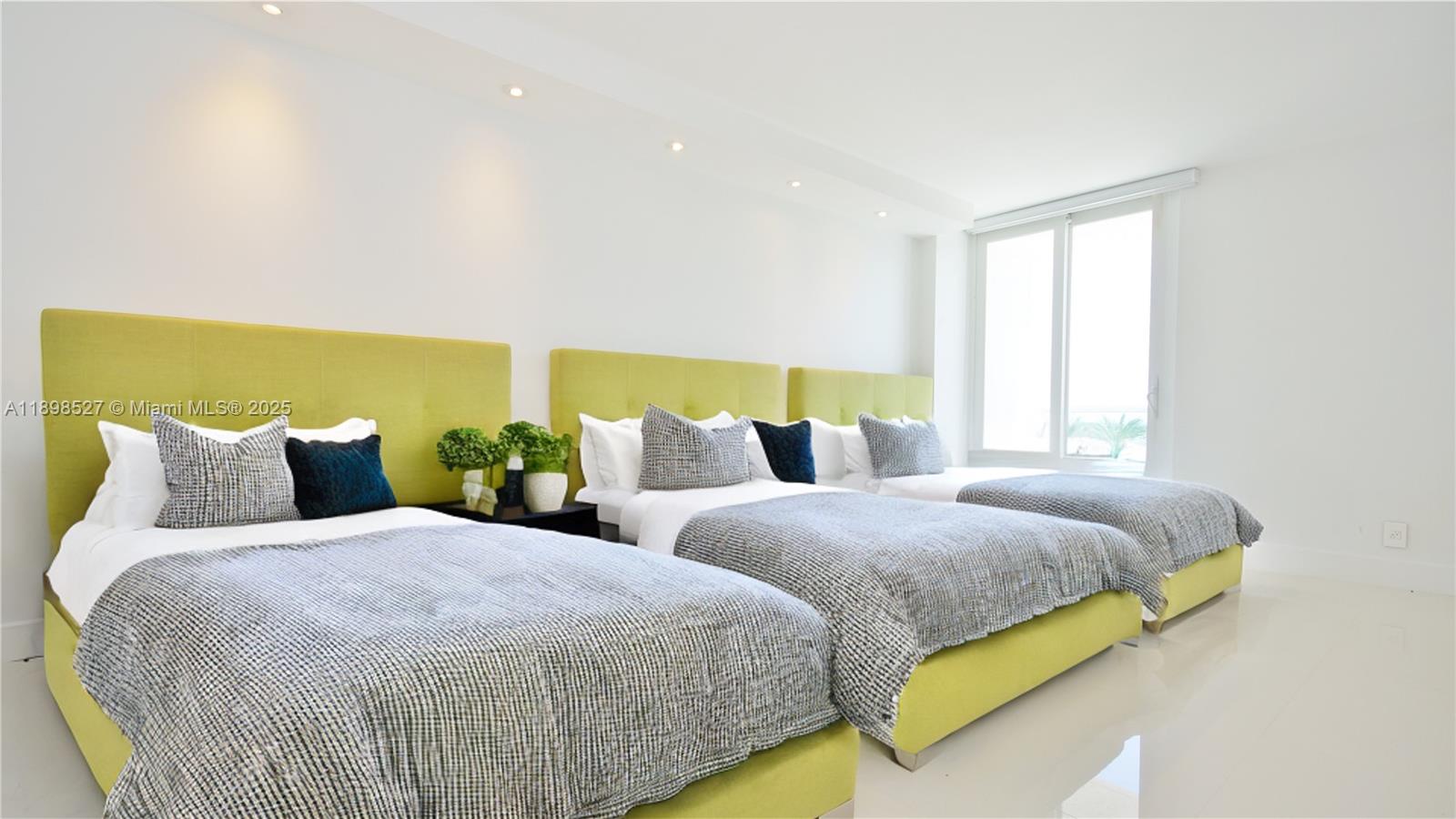 Ver detalles 308 2 / 2 1357 sq. ft. $ 2025-10-18 0 foto