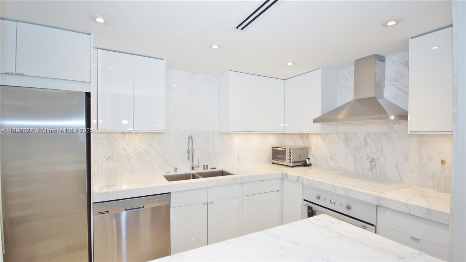 Ver detalles 308 2 / 2 1357 sq. ft. $ 2025-10-18 0 foto