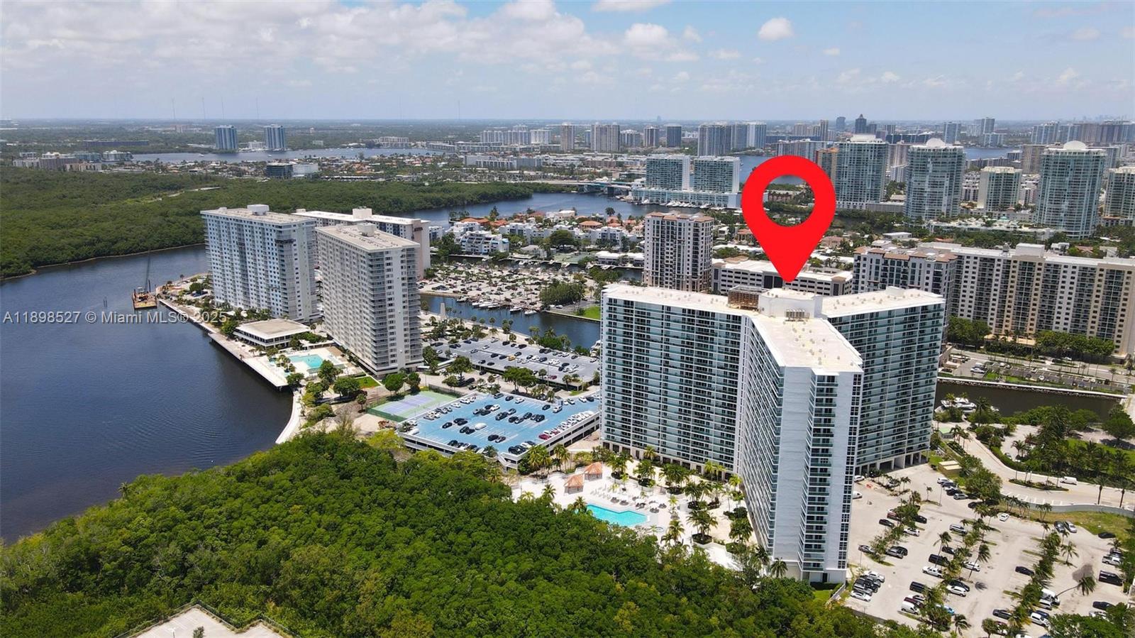 Ver detalles 308 2 / 2 1357 sq. ft. $ 2025-10-18 0 foto