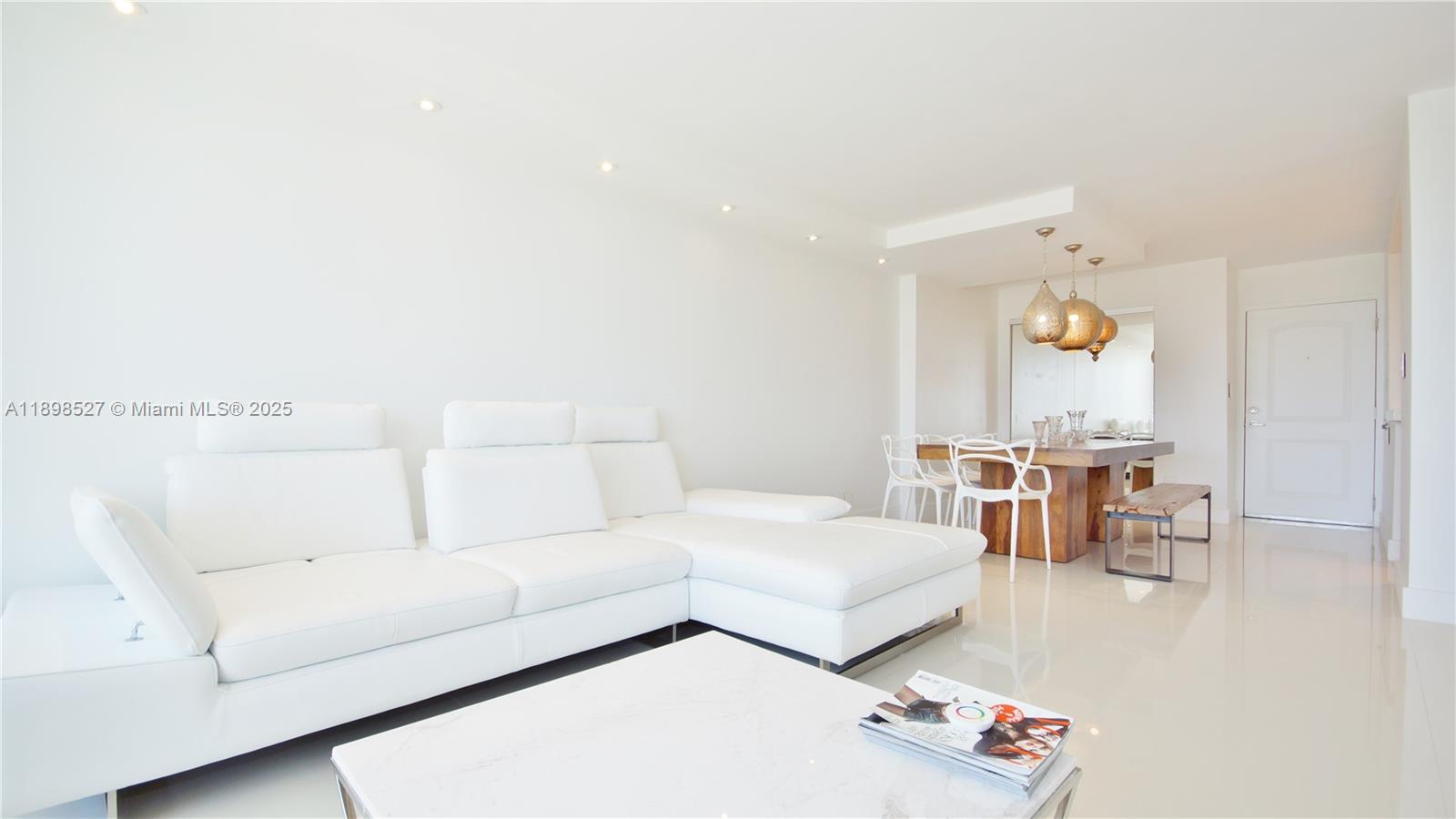 Ver detalles 308 2 / 2 1357 sq. ft. $ 2025-10-18 0 foto