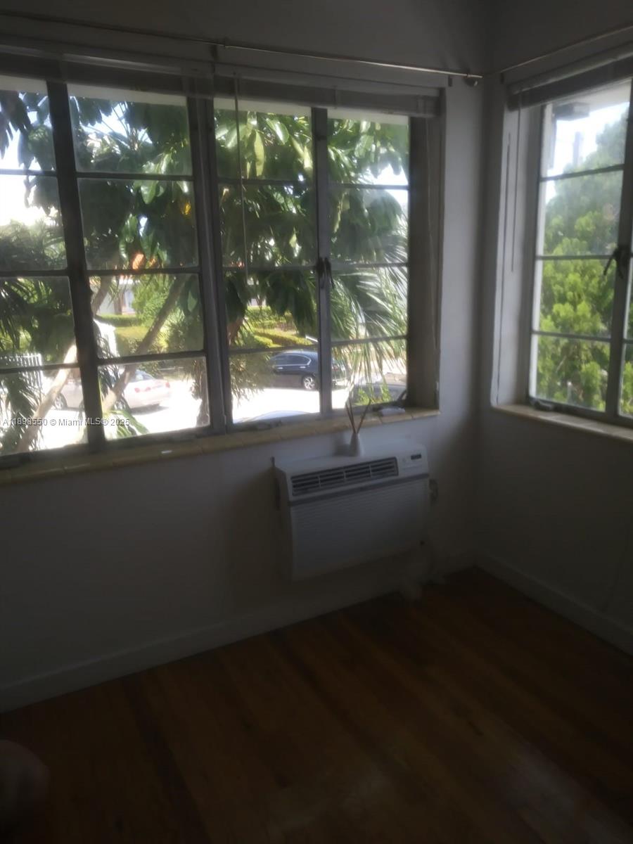 Ver detalles / 4572 sq. ft. $ 2025-10-18 0 foto