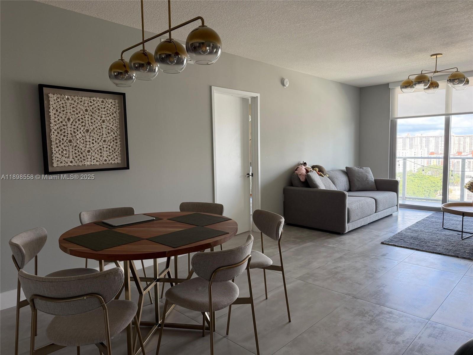 4-1405 3 / 3 1541 sq. ft. $ 2025-10-18 0 Photo
