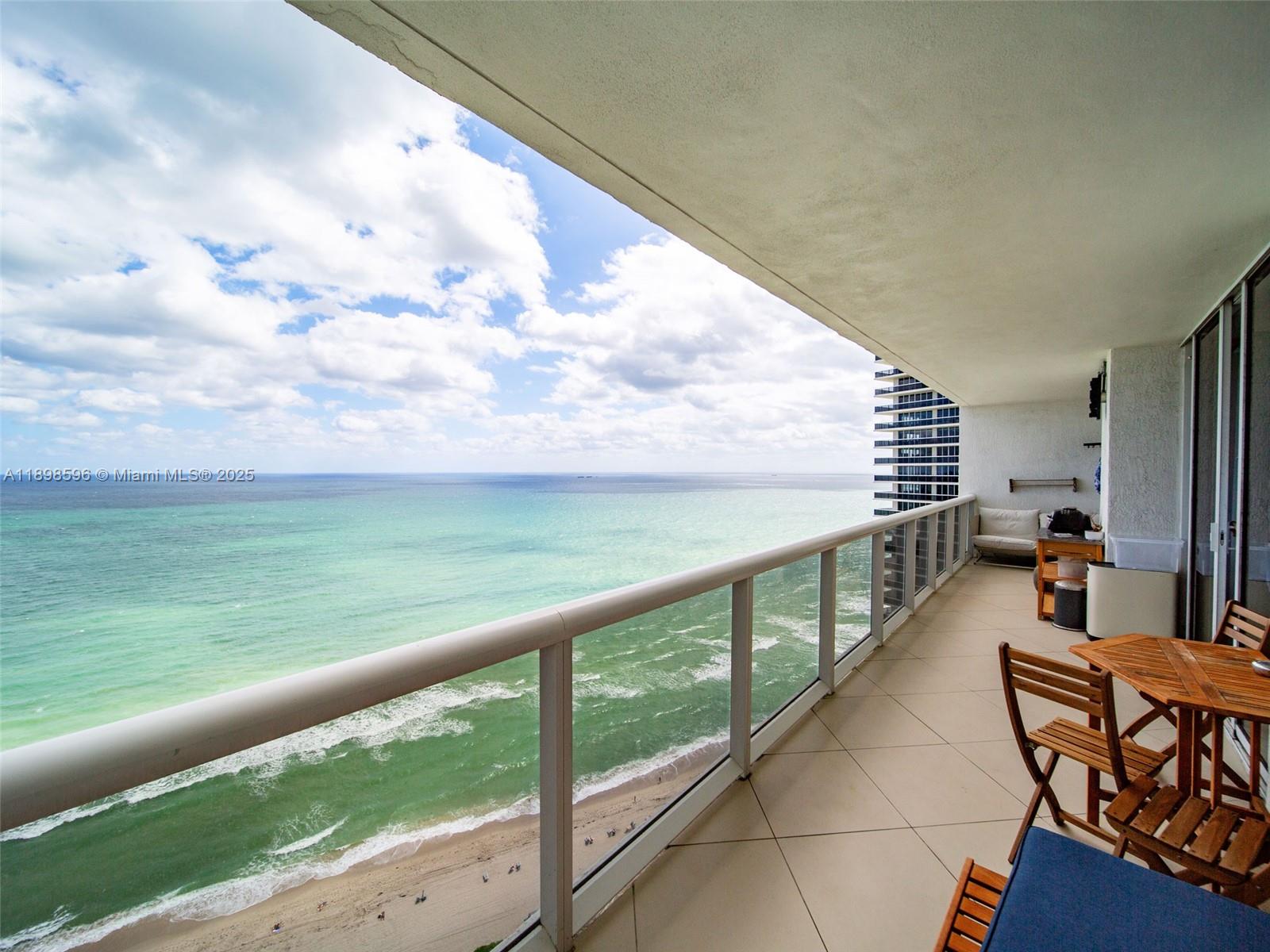 Ver detalles 3102 3 / 3 1841 sq. ft. $ 2025-10-18 0 foto