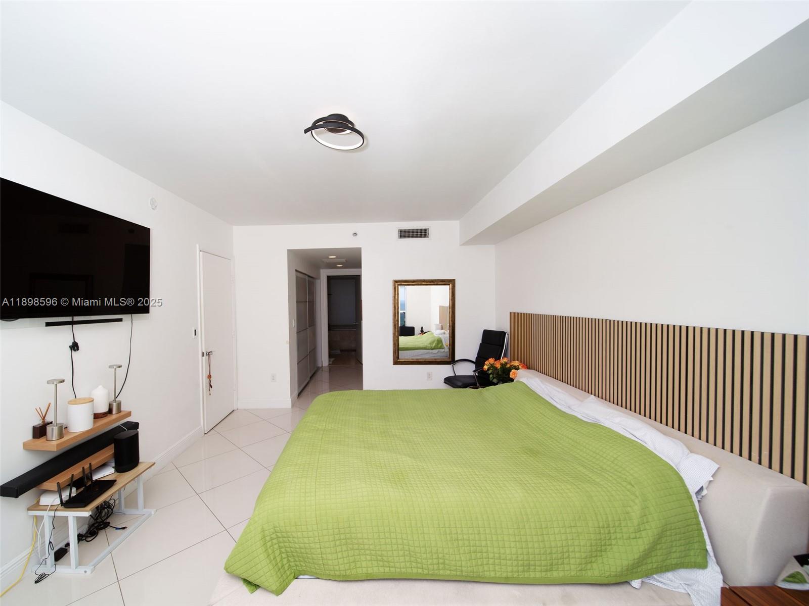 Ver detalles 3102 3 / 3 1841 sq. ft. $ 2025-10-18 0 foto