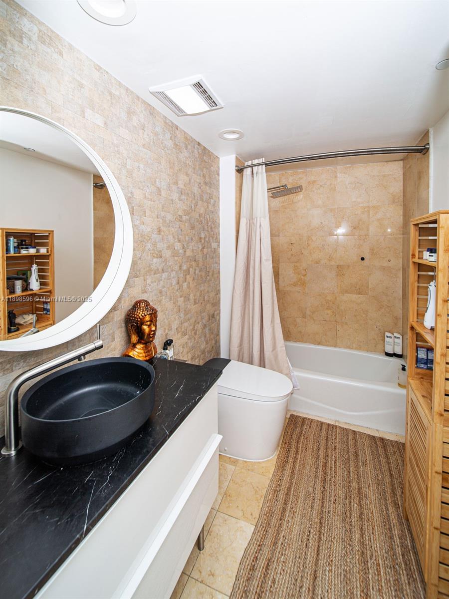 Ver detalles 3102 3 / 3 1841 sq. ft. $ 2025-10-18 0 foto