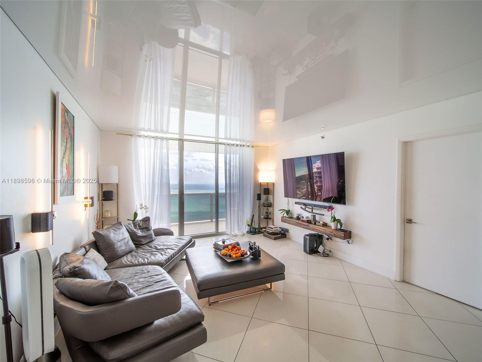 Ver detalles 3102 3 / 3 1841 sq. ft. $ 2025-10-18 0 foto