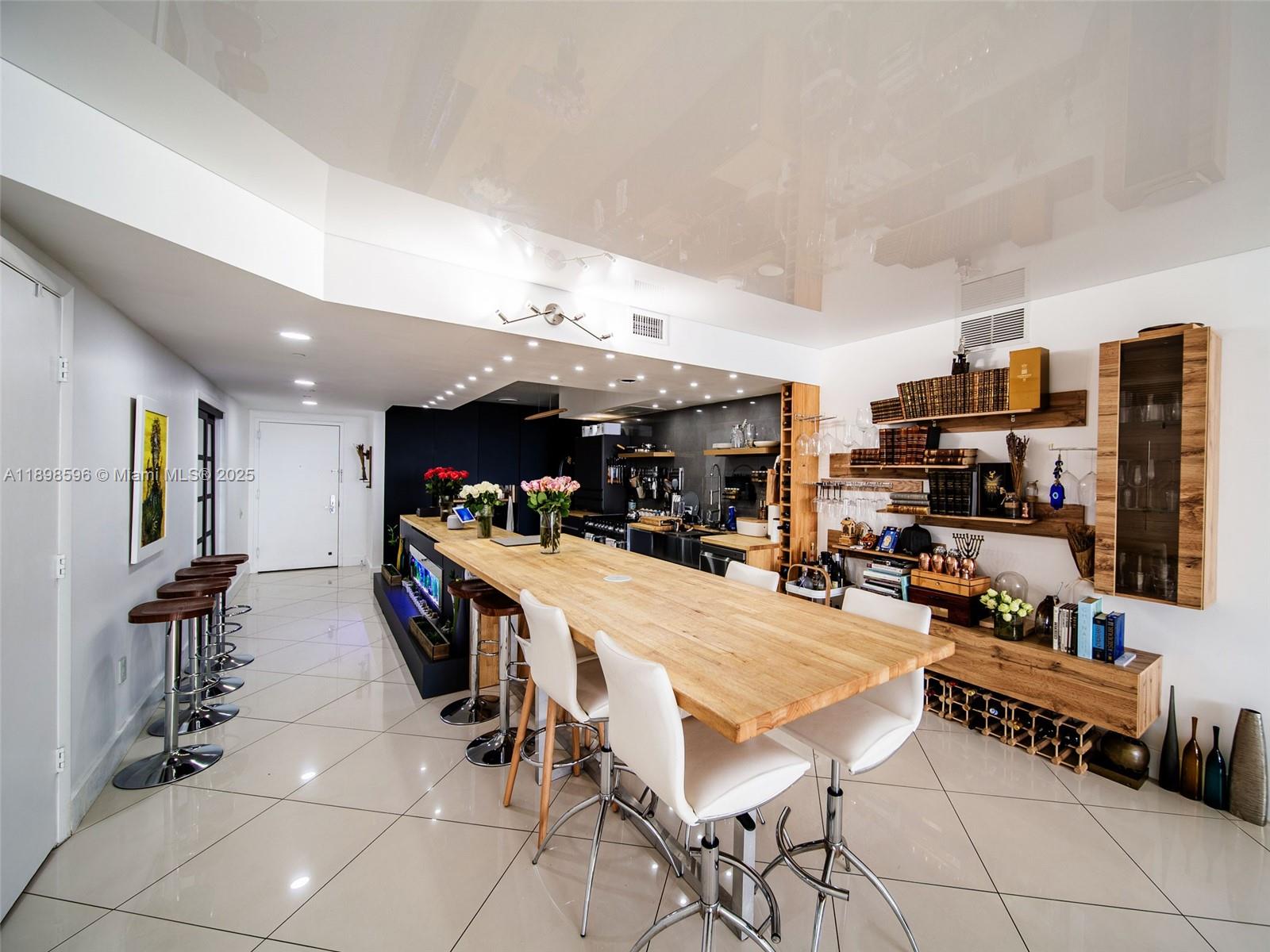 Ver detalles 3102 3 / 3 1841 sq. ft. $ 2025-10-18 0 foto