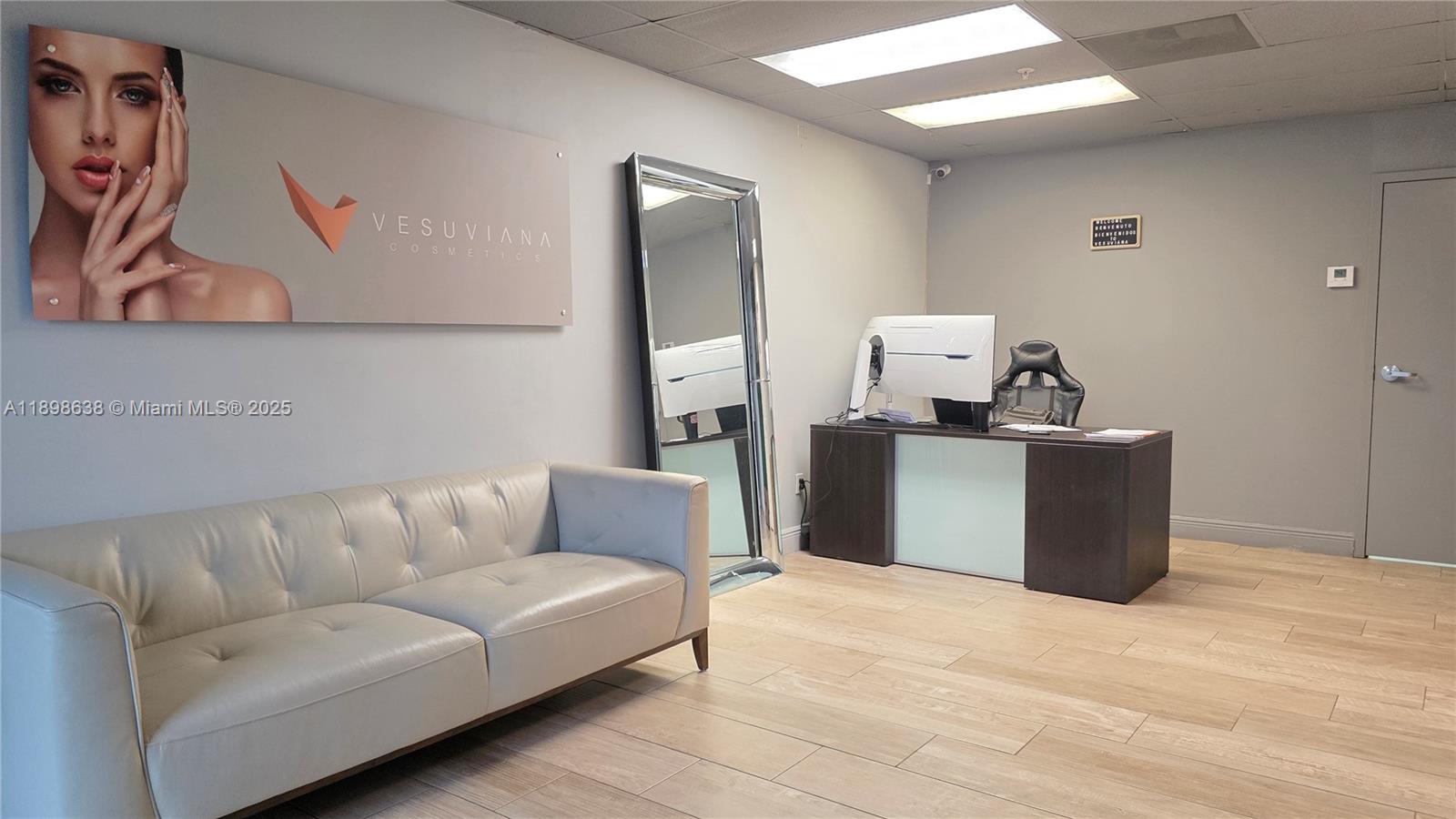 See details   /   sq. ft. $ 2025-10-18 0 Photo