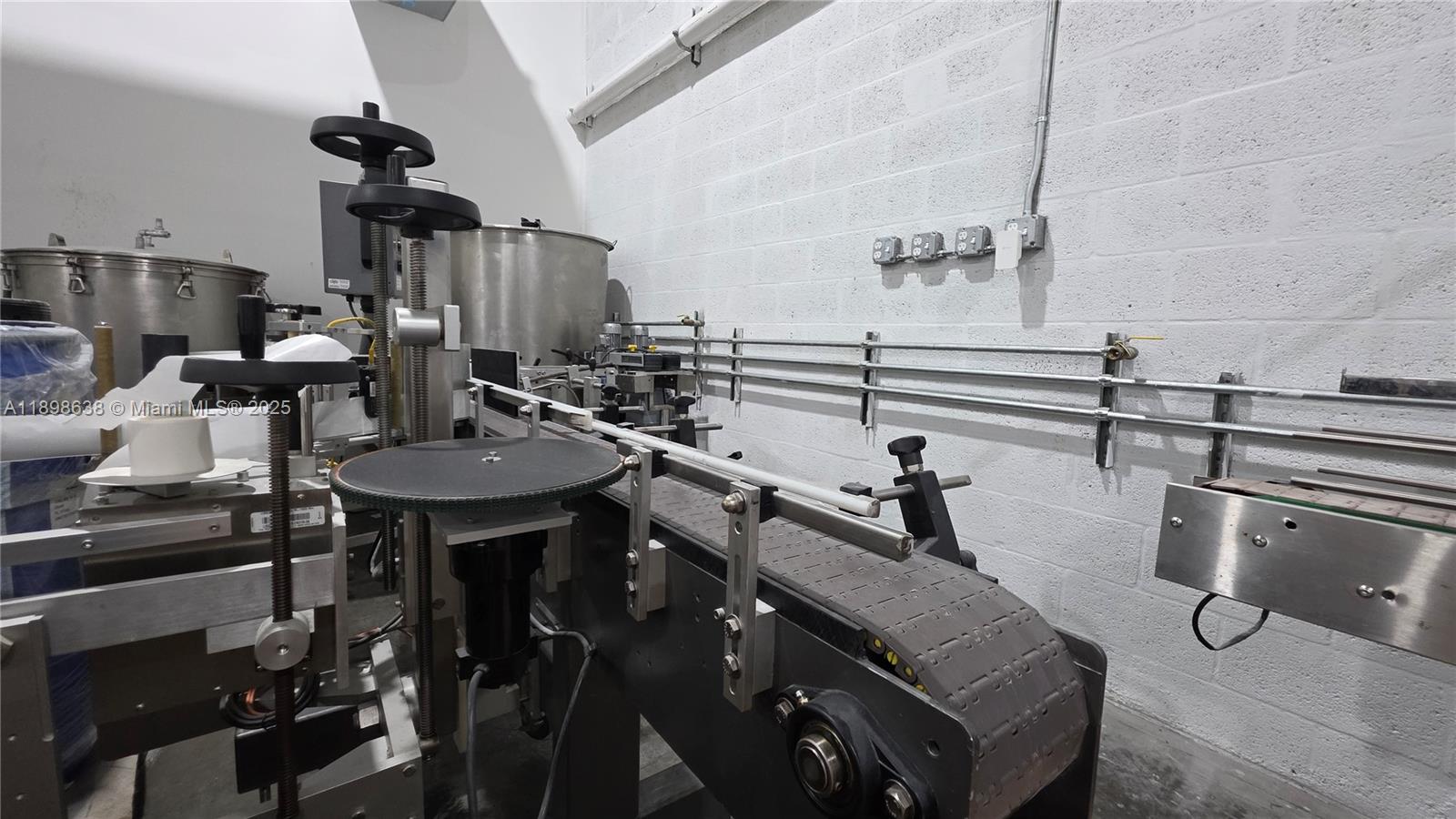 See details   /   sq. ft. $ 2025-10-18 0 Photo