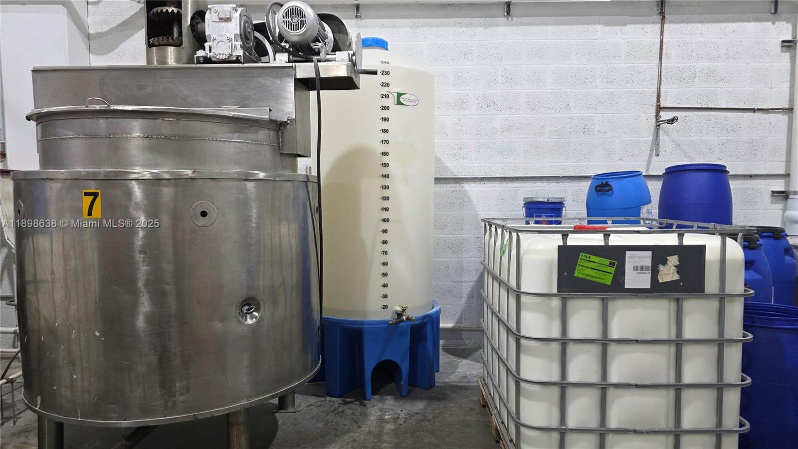 See details   /   sq. ft. $ 2025-10-18 0 Photo