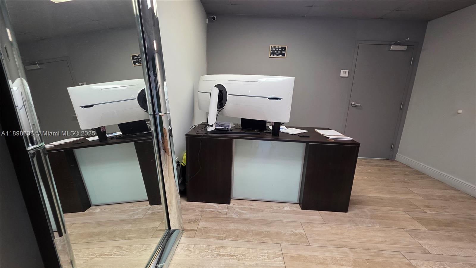 See details   /   sq. ft. $ 2025-10-18 0 Photo