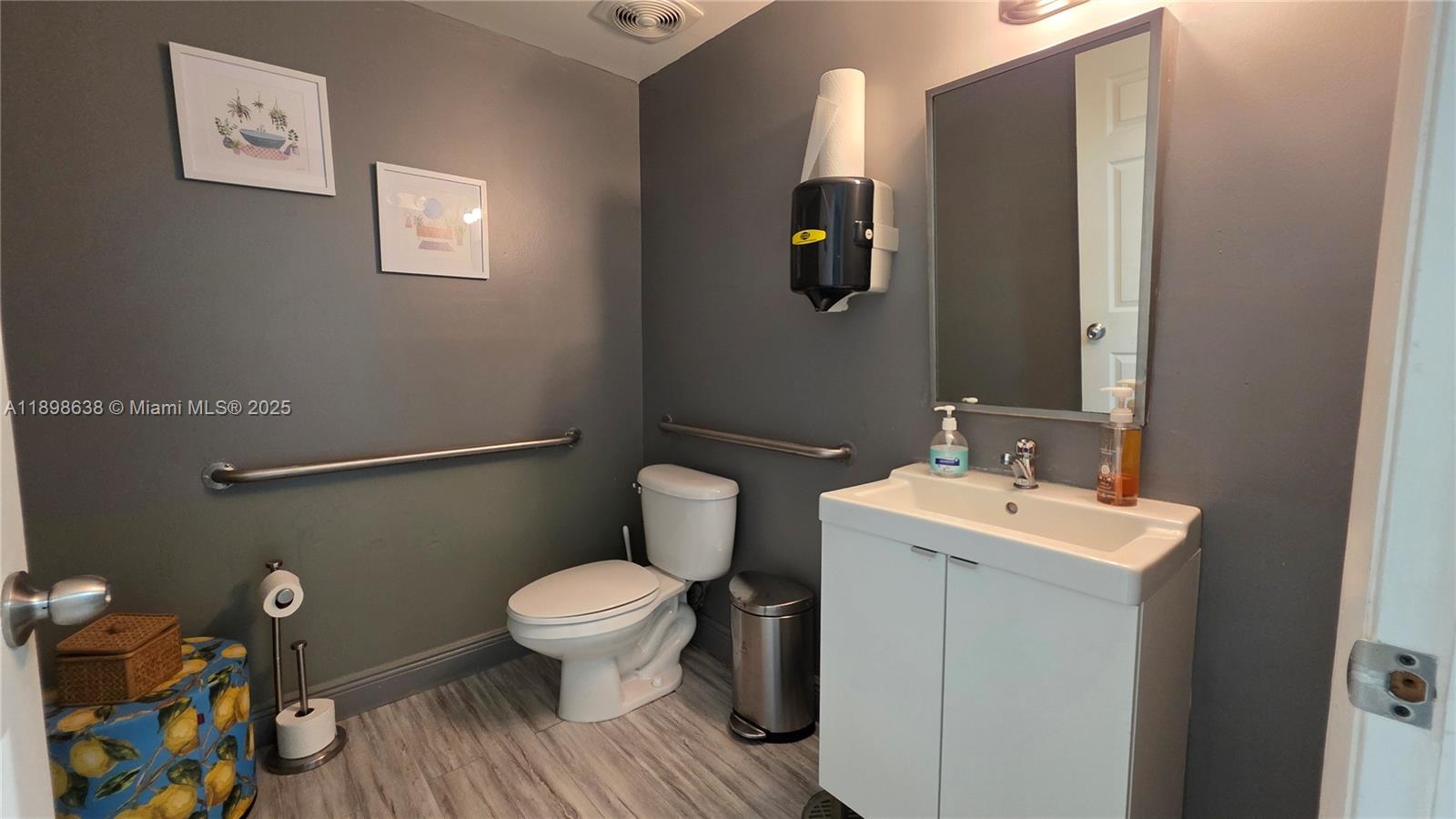 See details   /   sq. ft. $ 2025-10-18 0 Photo