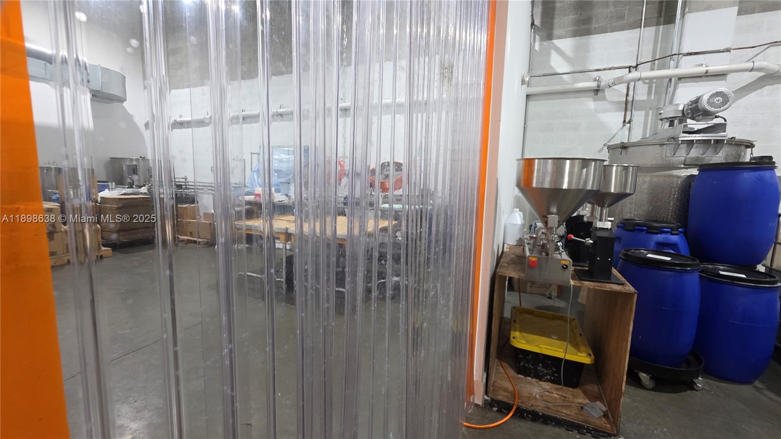 See details   /   sq. ft. $ 2025-10-18 0 Photo