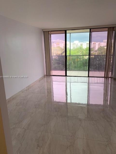 Photo of #521, Aventura, Florida, 33180 - Living room