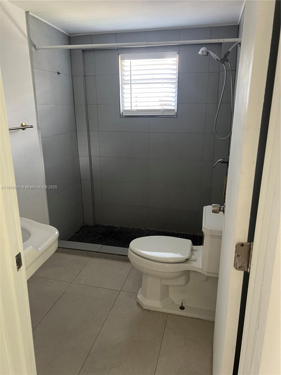 Ver detalles 7  /   sq. ft. $ 2025-10-19 0 foto