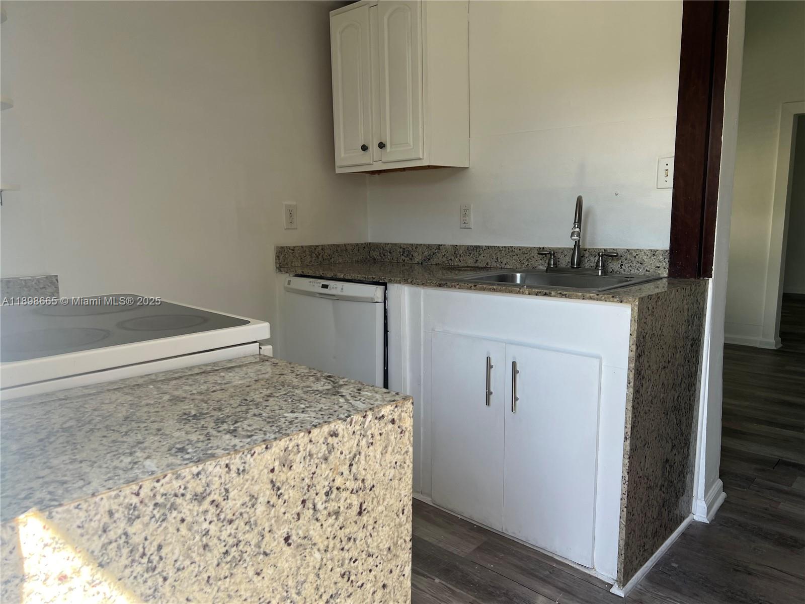 Ver detalles 7  /   sq. ft. $ 2025-10-19 0 foto