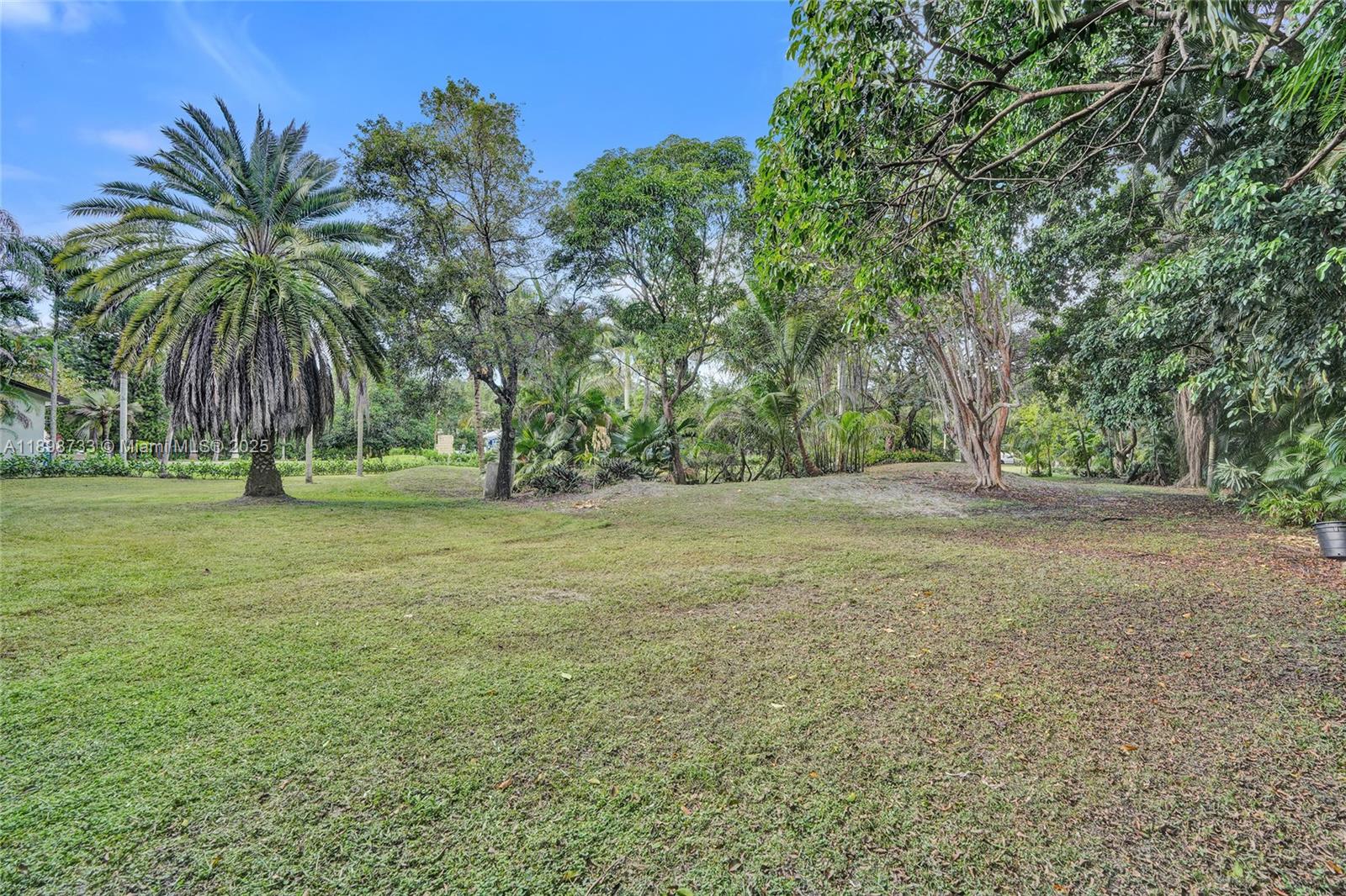 See details / sq. ft. $ 2025-10-19 0 Photo