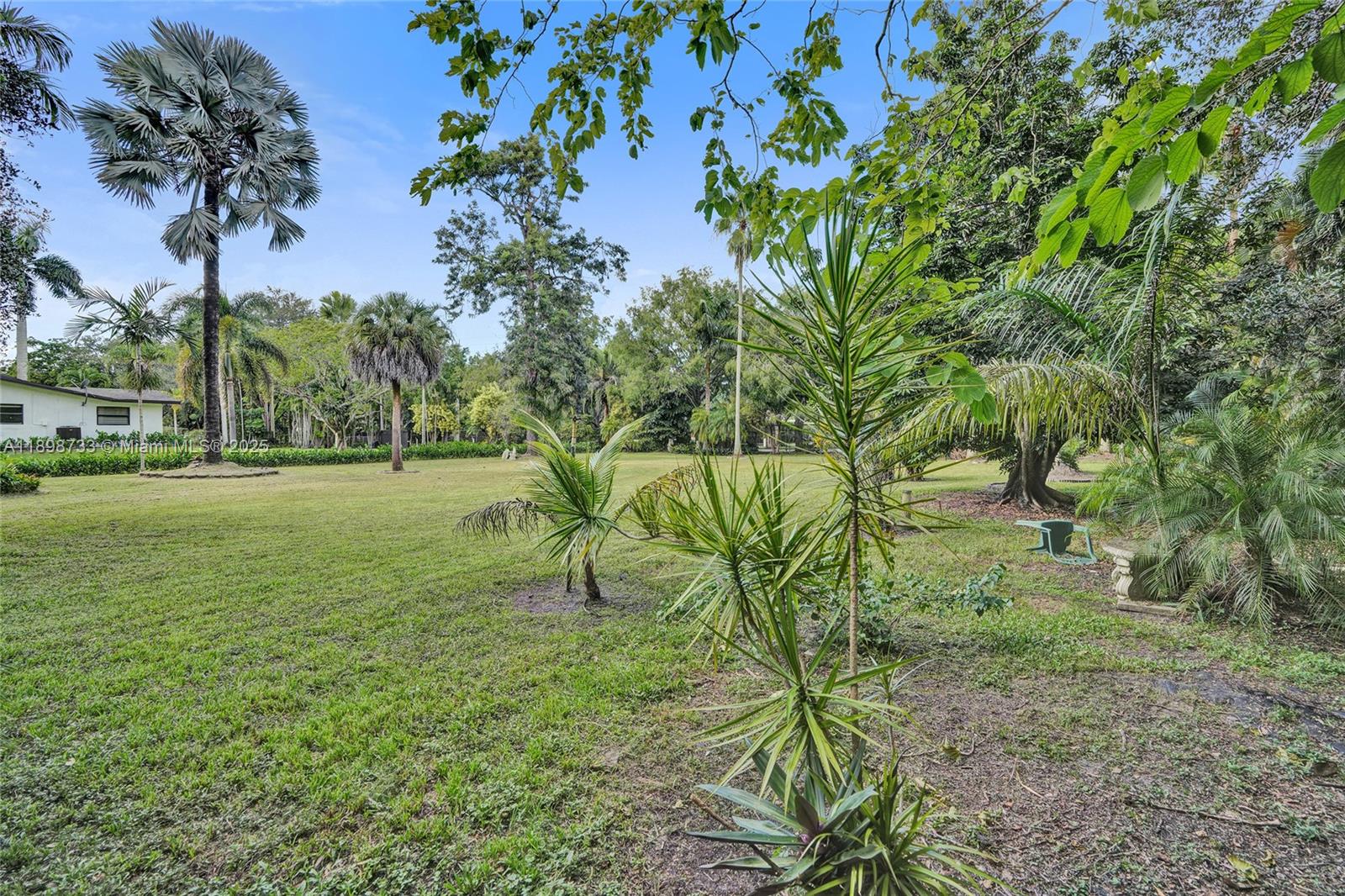 See details / sq. ft. $ 2025-10-19 0 Photo
