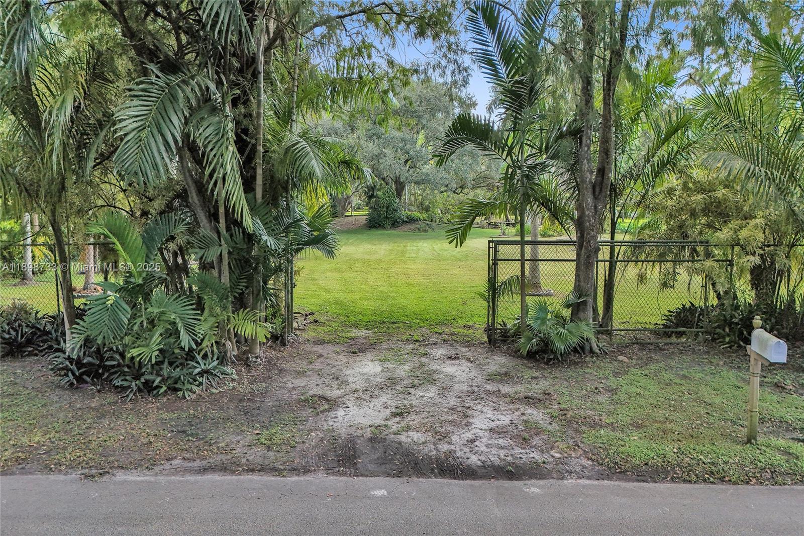 See details / sq. ft. $ 2025-10-19 0 Photo