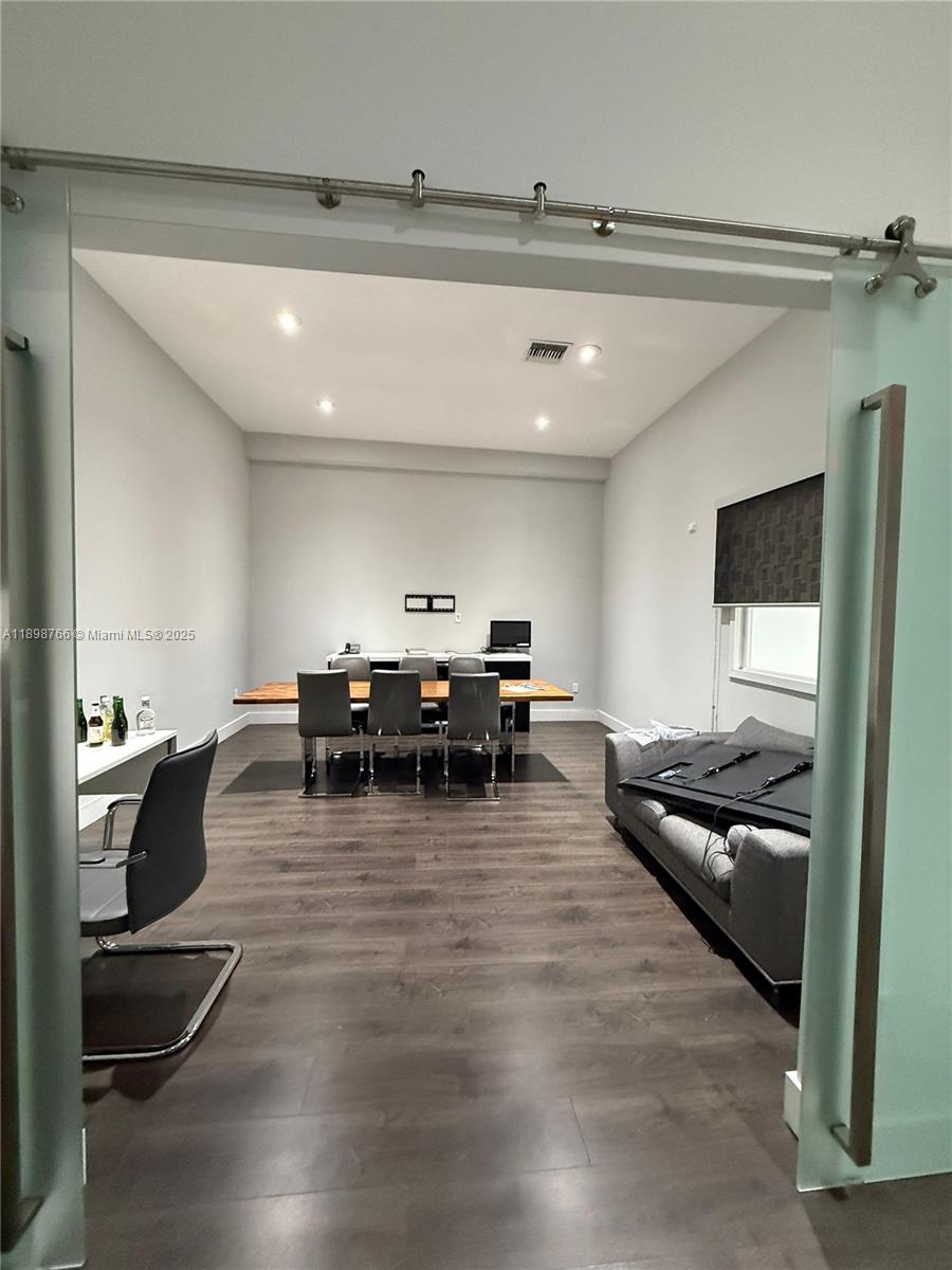 See details 6 / sq. ft. $ 2025-10-19 0 Photo