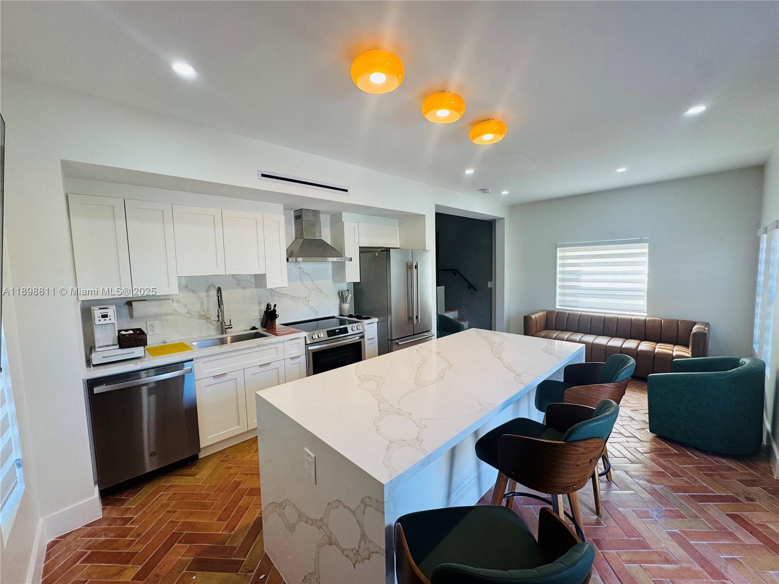 Ver detalles / 2970 sq. ft. $ 2025-10-19 0 foto