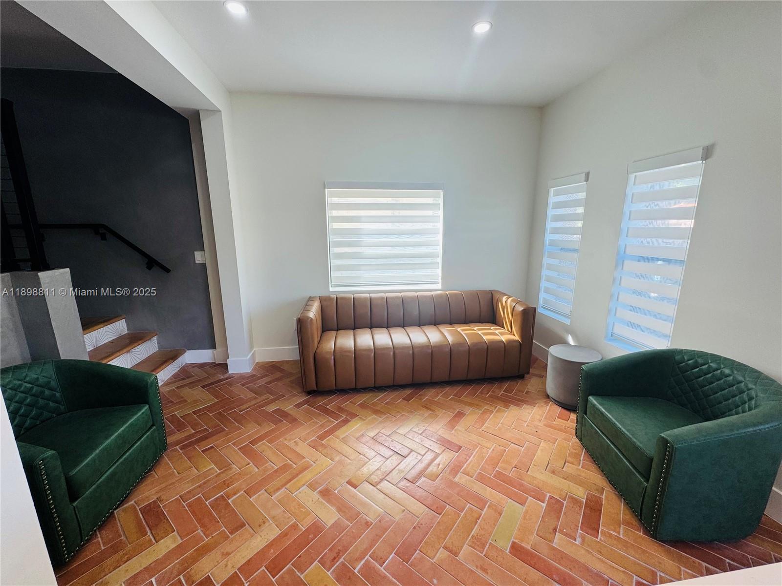Ver detalles / 2970 sq. ft. $ 2025-10-19 0 foto