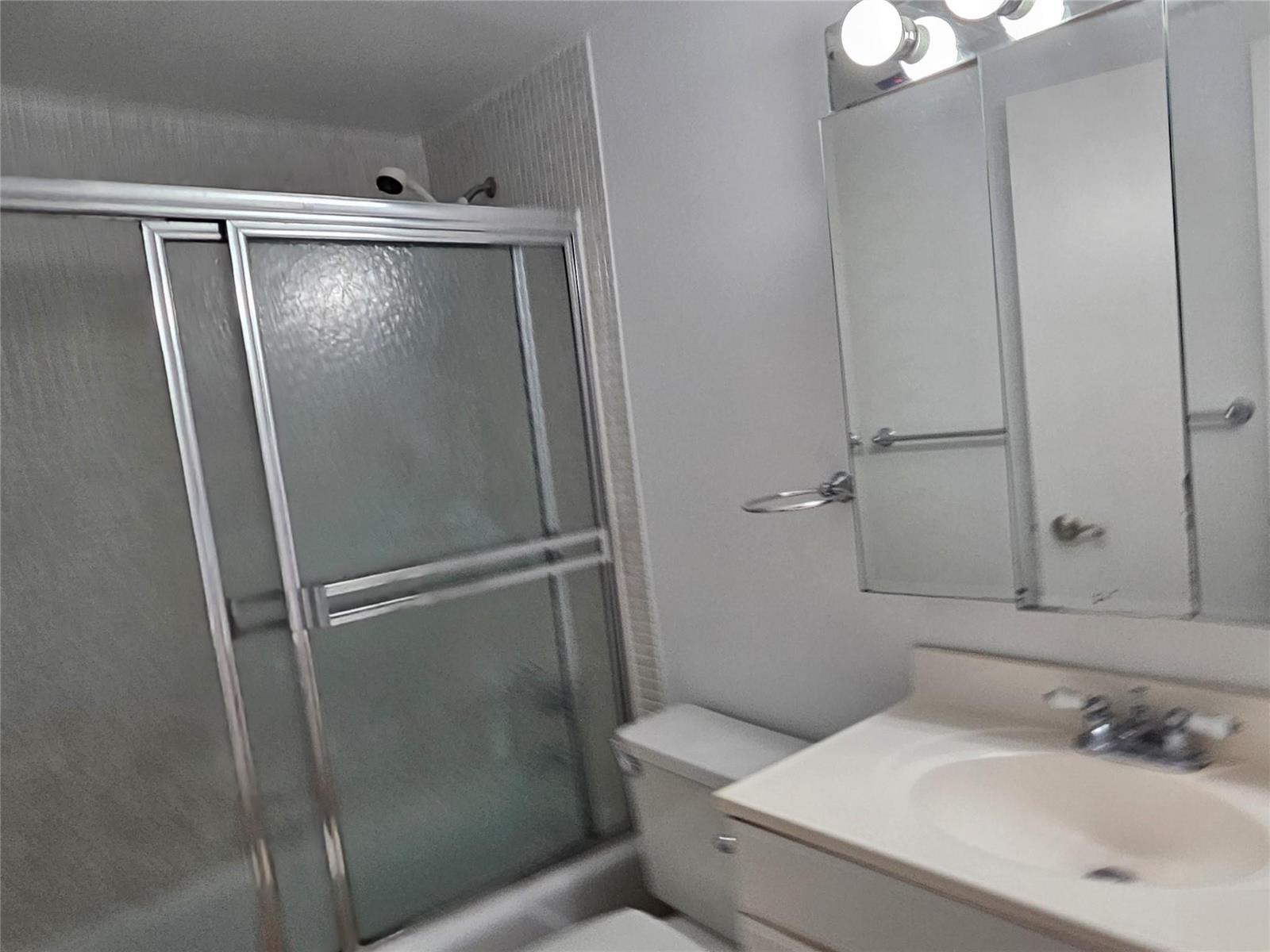 See details 20d 1 / 870 sq. ft. $ 2026-06-15 0 Photo